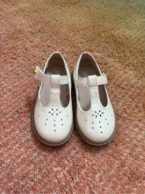 Gymboree White Patent T-Strap Dress Shoes for toddler girl
